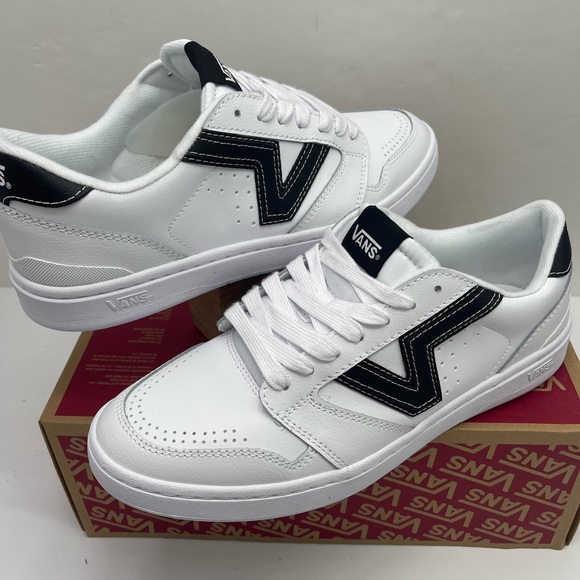 Vans WMNS White and Black Shoes Lowland 2.0
White/Black
VN000D6RYB2 Sneakers - Picture 9 of 16